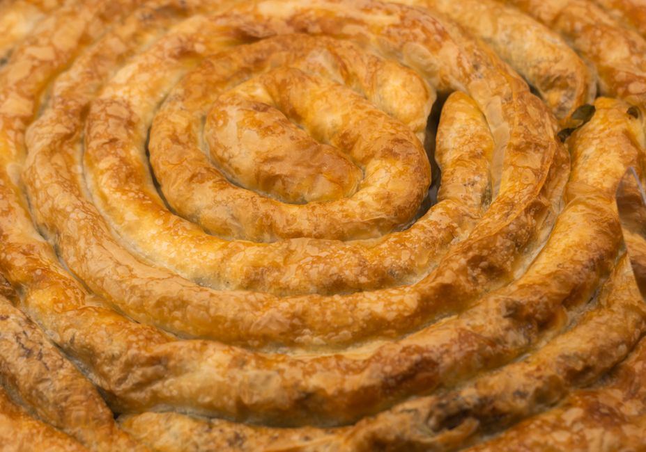 Zarumenjena pita izvađena iz rerne